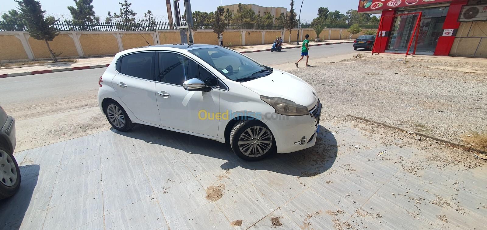 Peugeot 208 2015 Allure