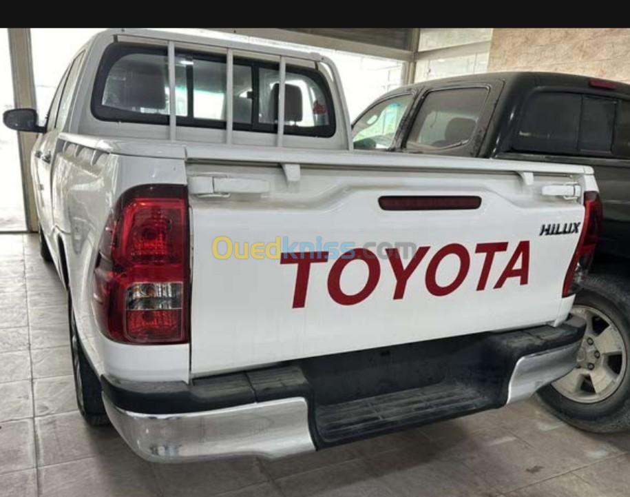 Toyota HILUX 4/2 2023 