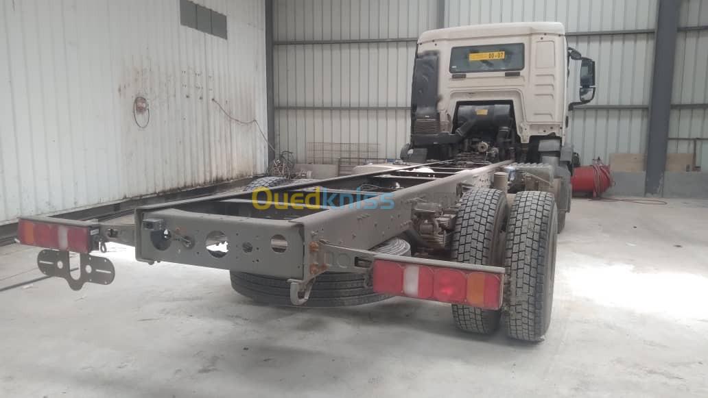 HOWO Camion châssis nu court 4x2 2024