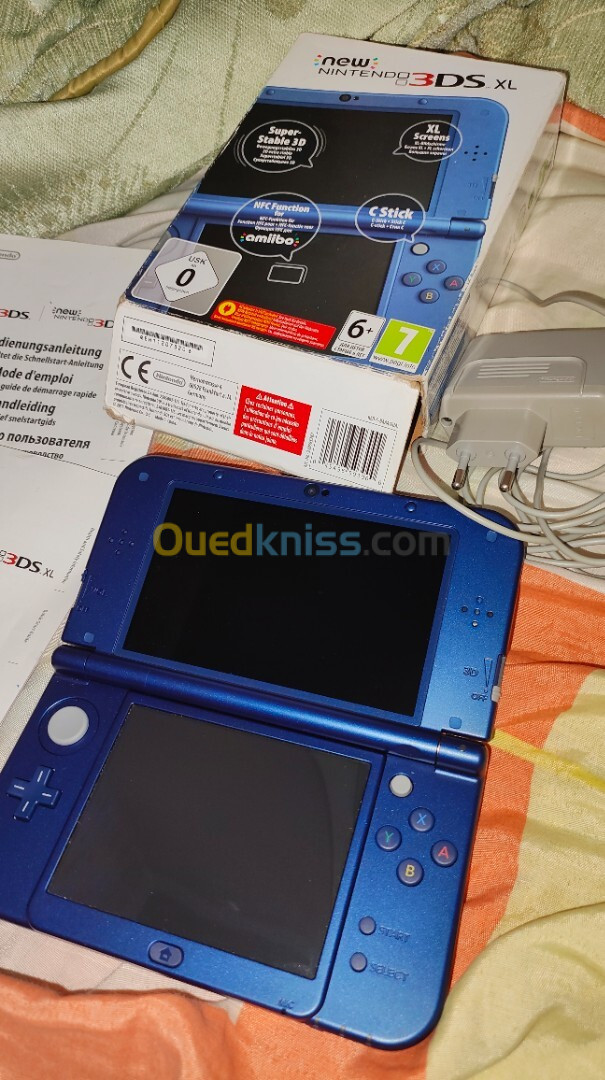 New 3ds XL etat neuf + chargeur original 