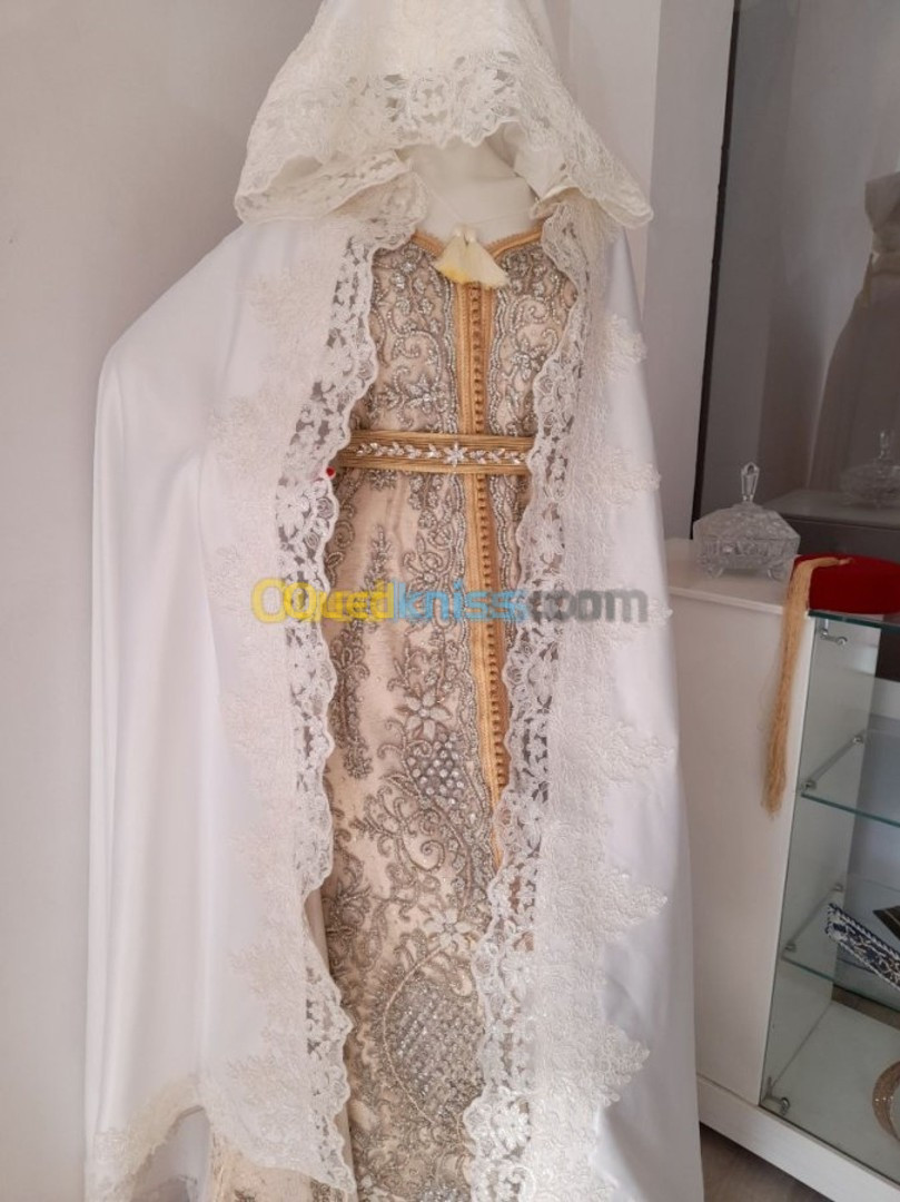 الاتصال من النساء فقطLocation plusieurs types de robes blanches et tassedirat