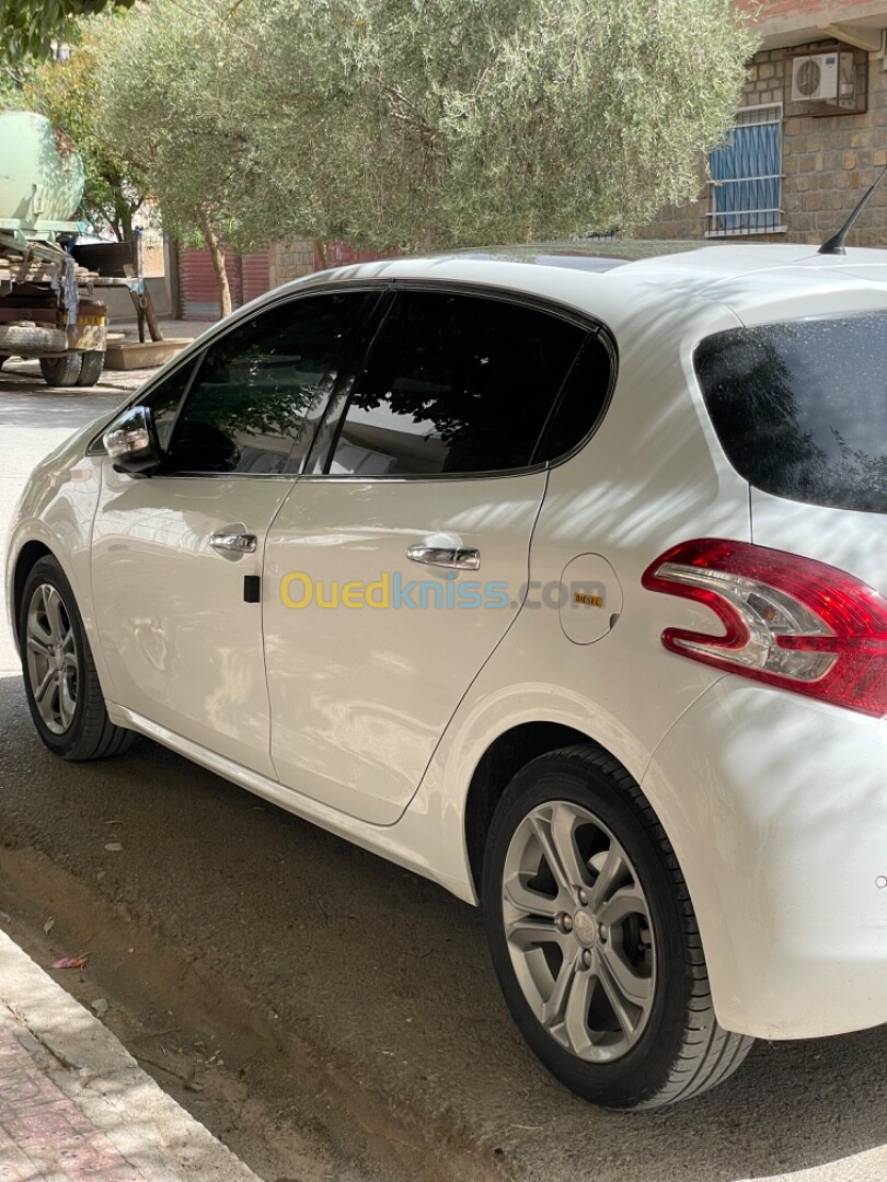 Peugeot 208 2015 Allure