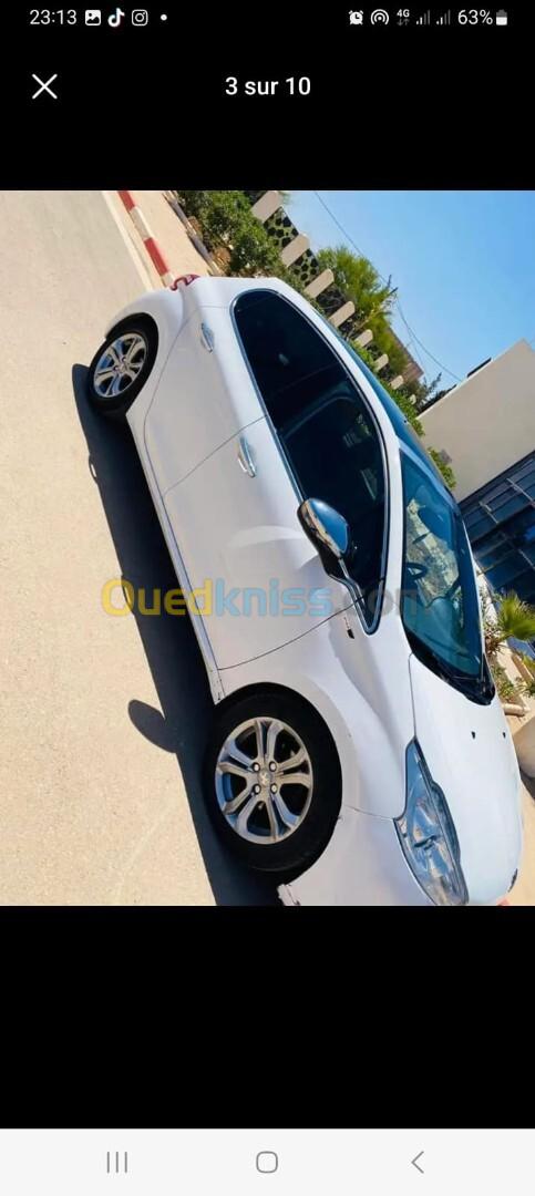 Peugeot 208 2015 Allure