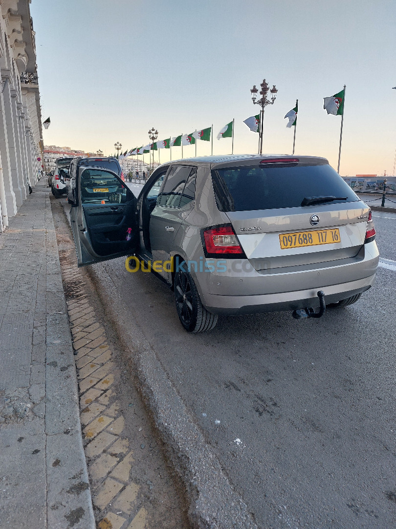 Skoda Fabia 2017 Style (avec toit panoramique)