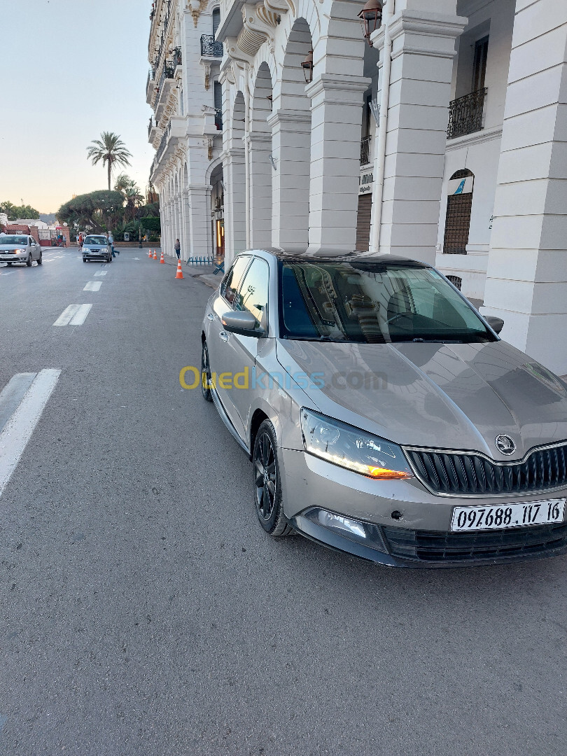 Skoda Fabia 2017 Style (avec toit panoramique)