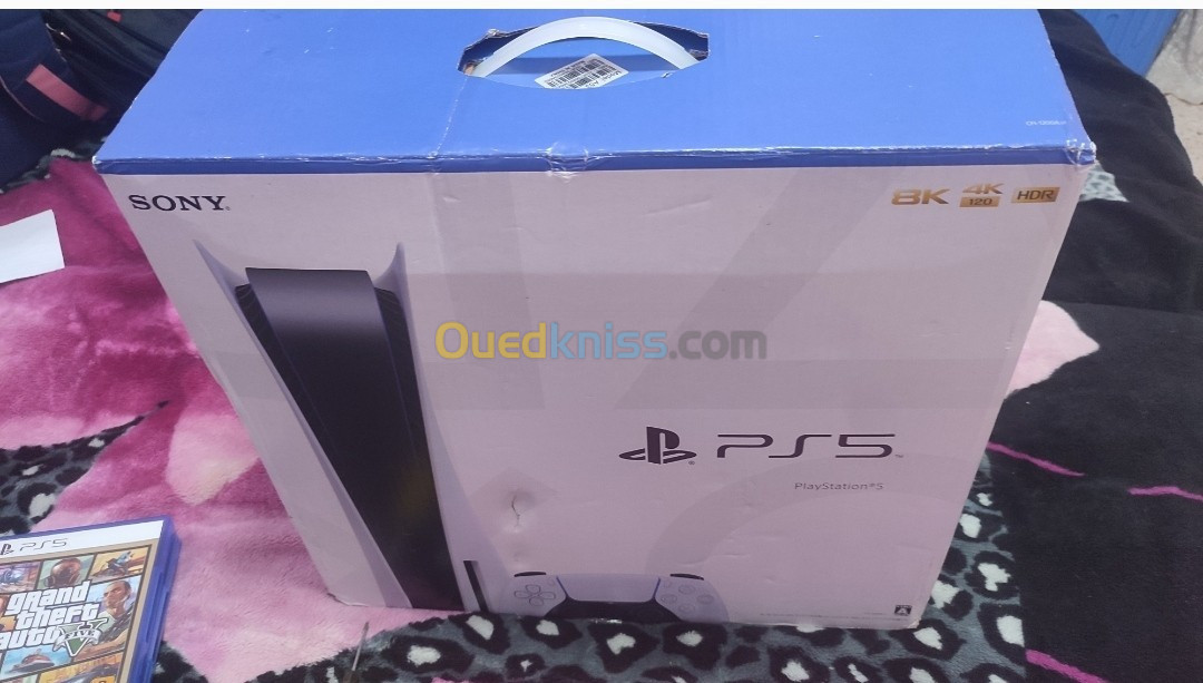 PlayStation 5 + 3 cd marche 1 mois