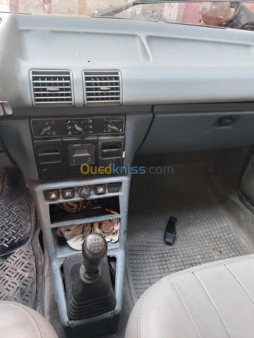 Peugeot 305 1983 305