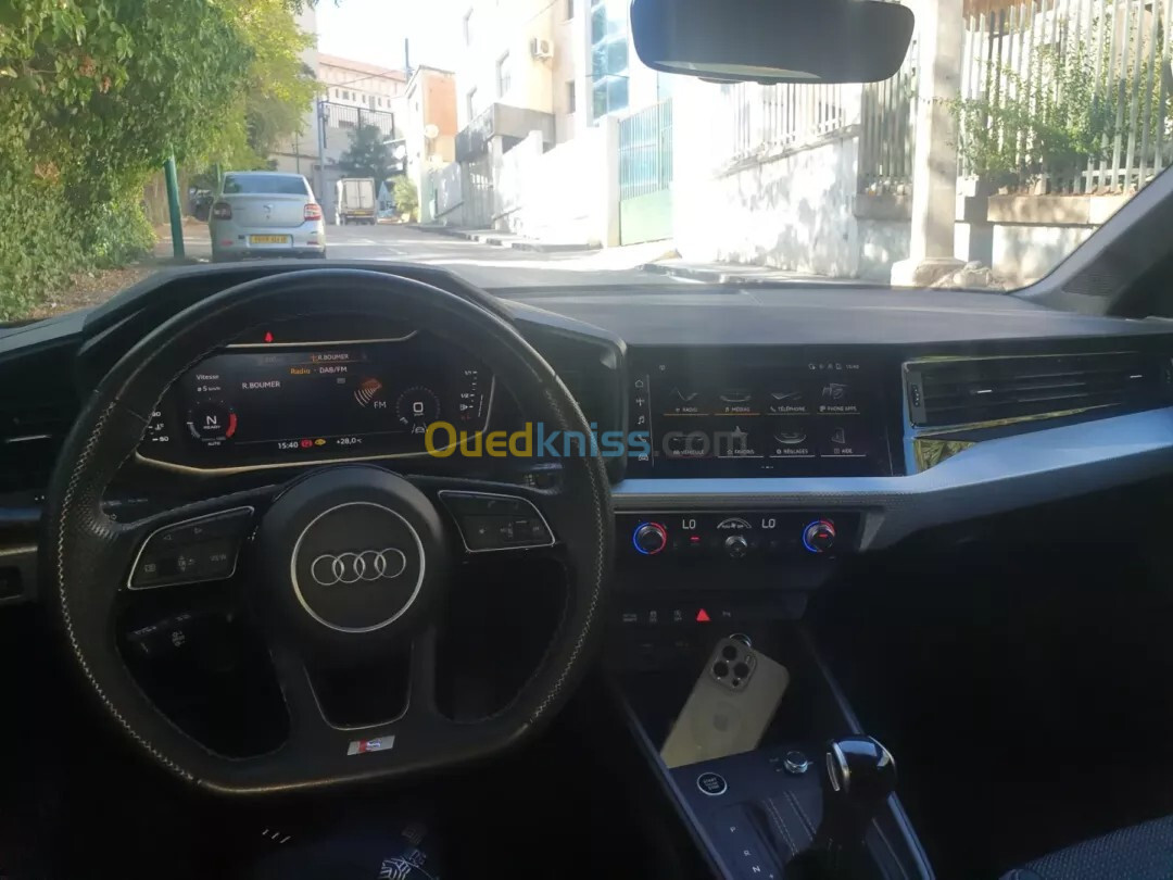 Audi A1 2024 S Line intérieur extérieur