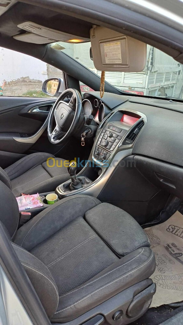 Opel Astra 2012 