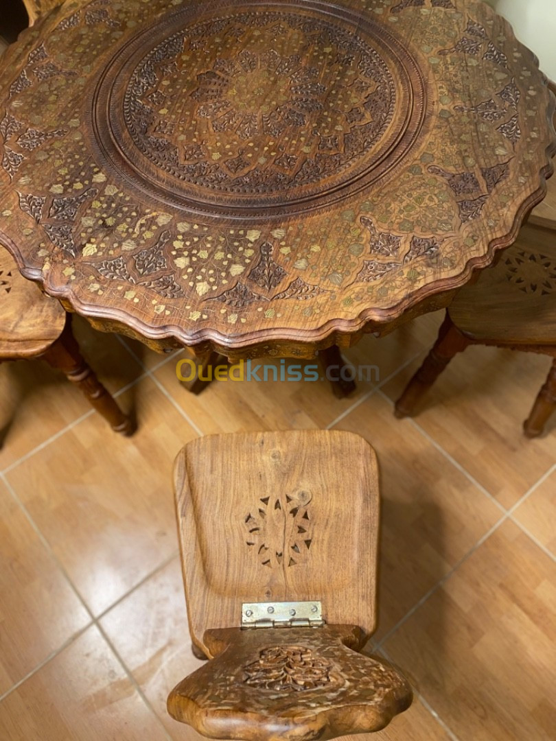 Table Antique En bois de noyer