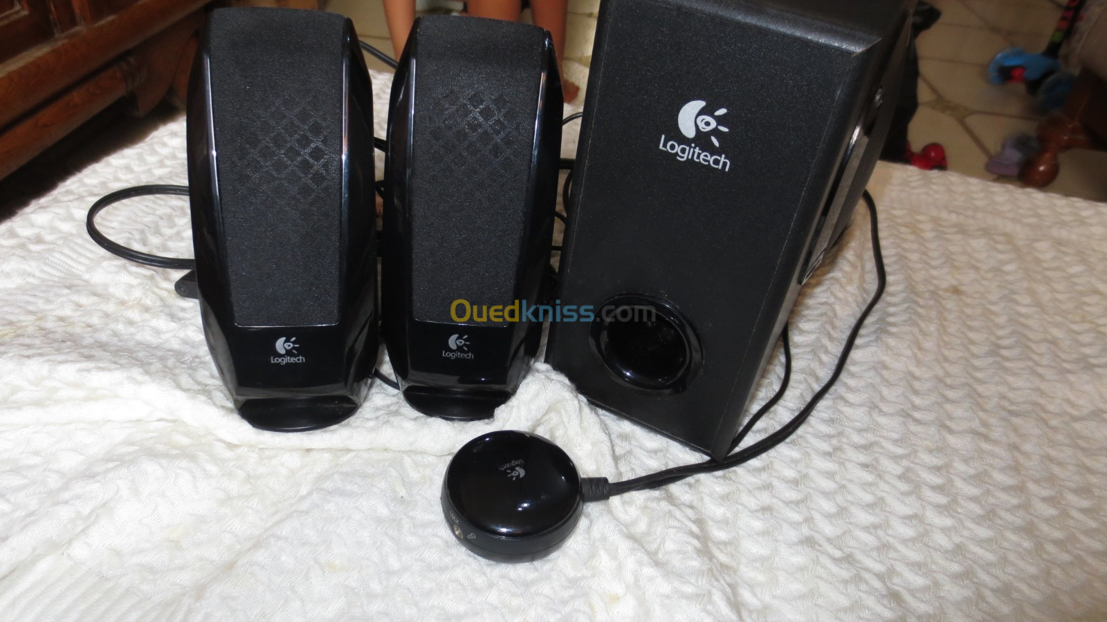 enceintes Logitech  2.1 S220