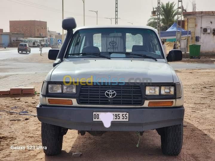 Toyota Land Cruiser 1995 Court