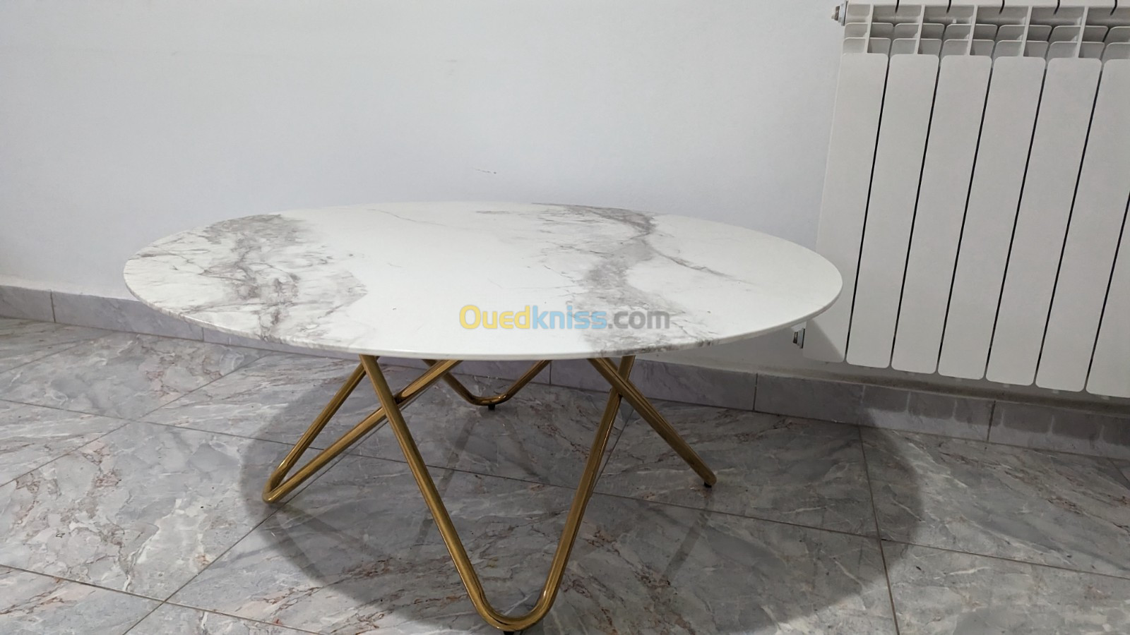 Table basse pieds doré moderne 