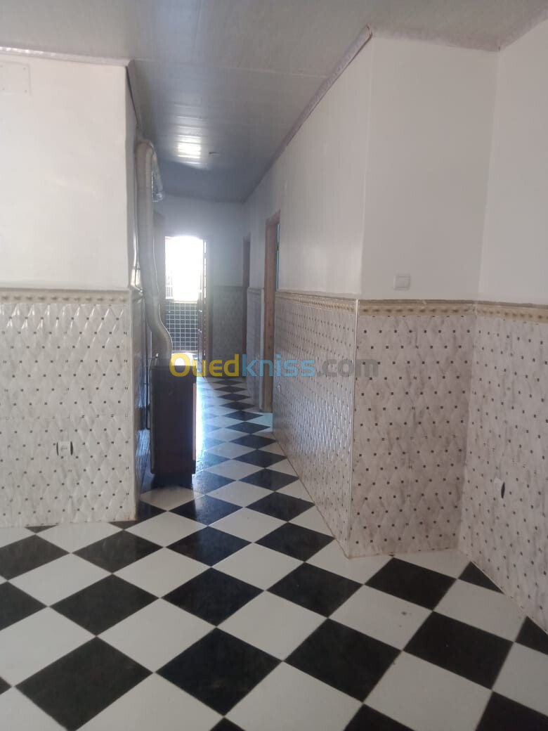 Location Appartement F4 Annaba Annaba