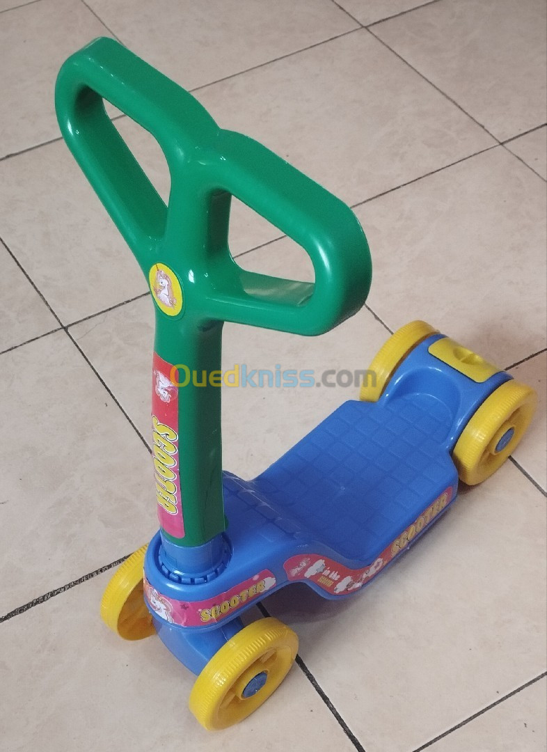 Trottinette pliable pour bébé 