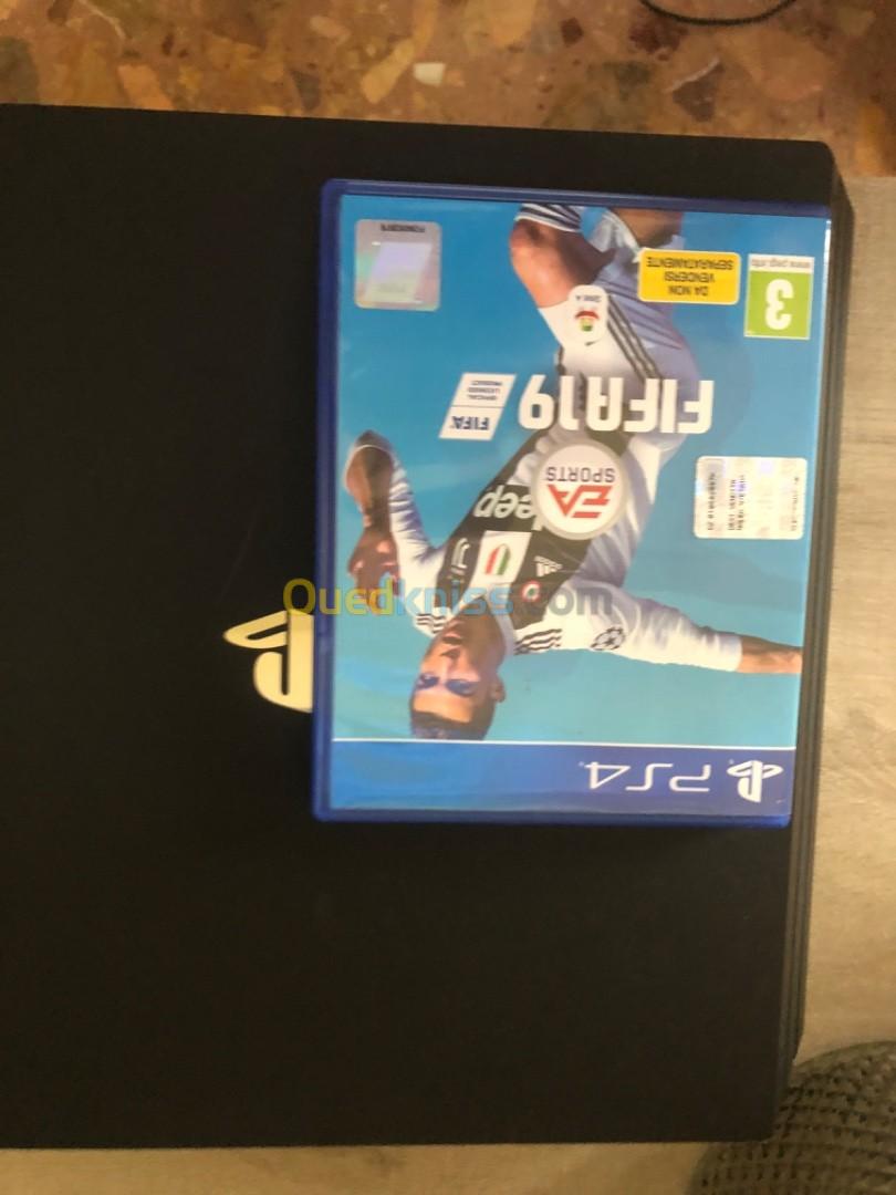 Ps4 pro 1 tb européen (caba 10/10) avec 1 manette originale cable et 1 jeux