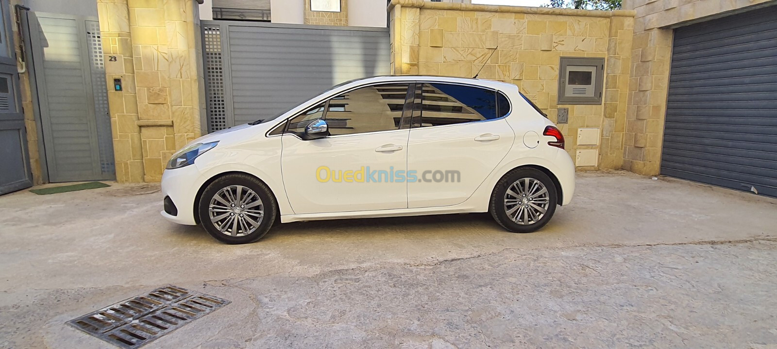 Peugeot 208 2015 Allure Facelift