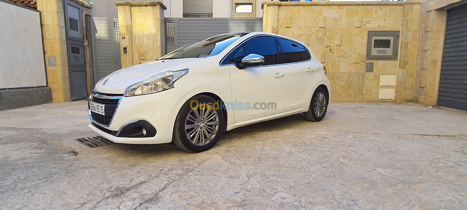 Peugeot 208 2015 Allure Facelift