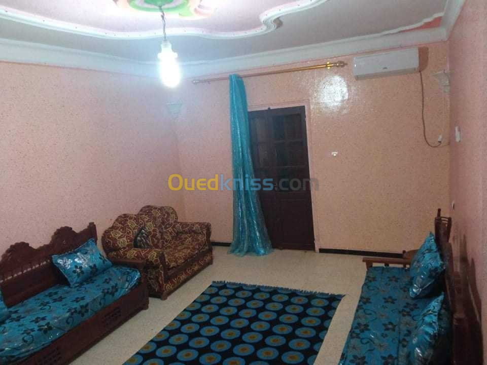 Location vacances Appartement F3 Skikda Collo