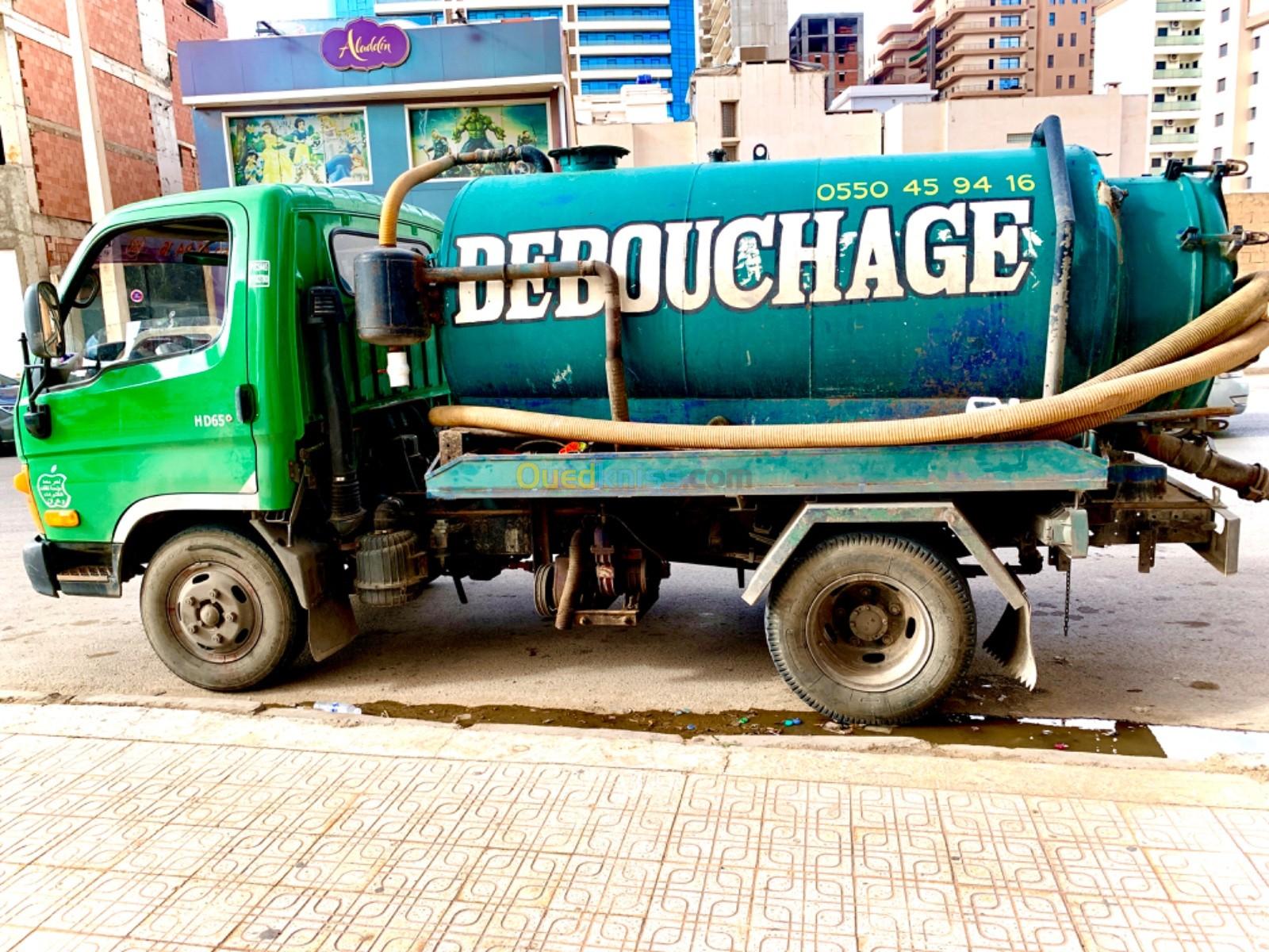 Camion de vidange et débouchage