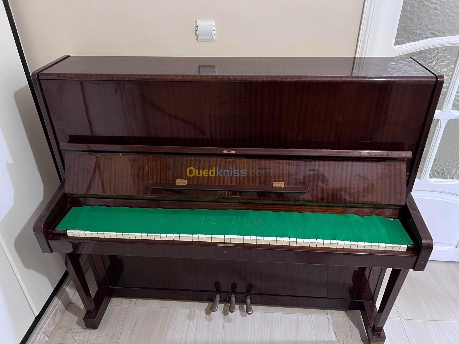 Piano  petrof a vendre