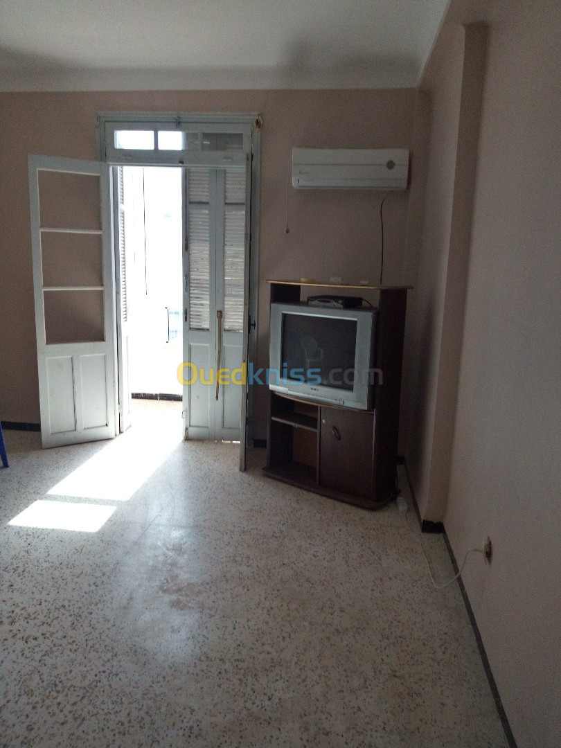 Location vacances Appartement F3 Béjaïa Souk el thenine