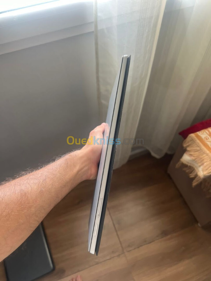 Microsoft Surface Pro 7 plus 