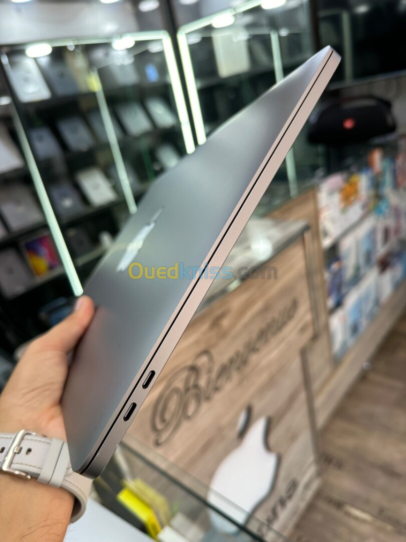 MacBook pro 2019 16.2" Touch Bar i7 16G ram 512G SSD etat 10/10 cycle 156