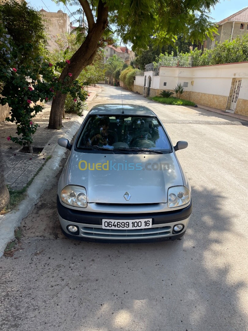 Renault Clio 2 2000 Initile Paris