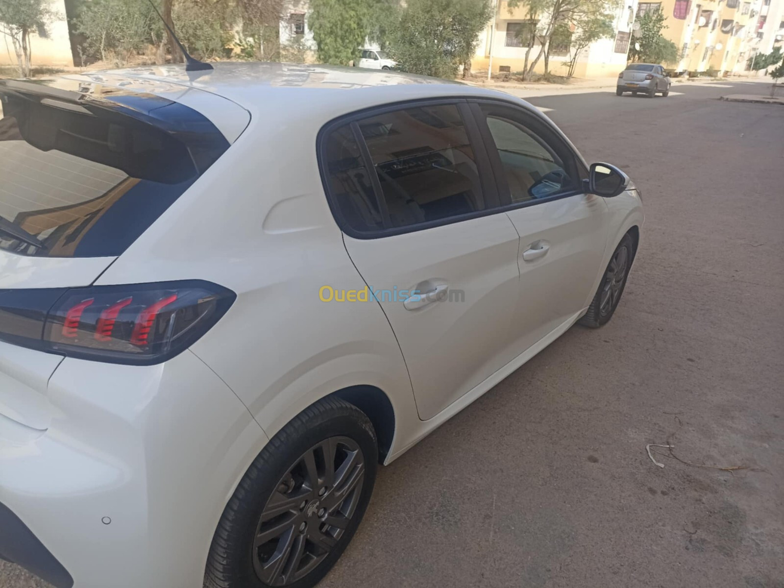 Peugeot 208 2021 Silver Line