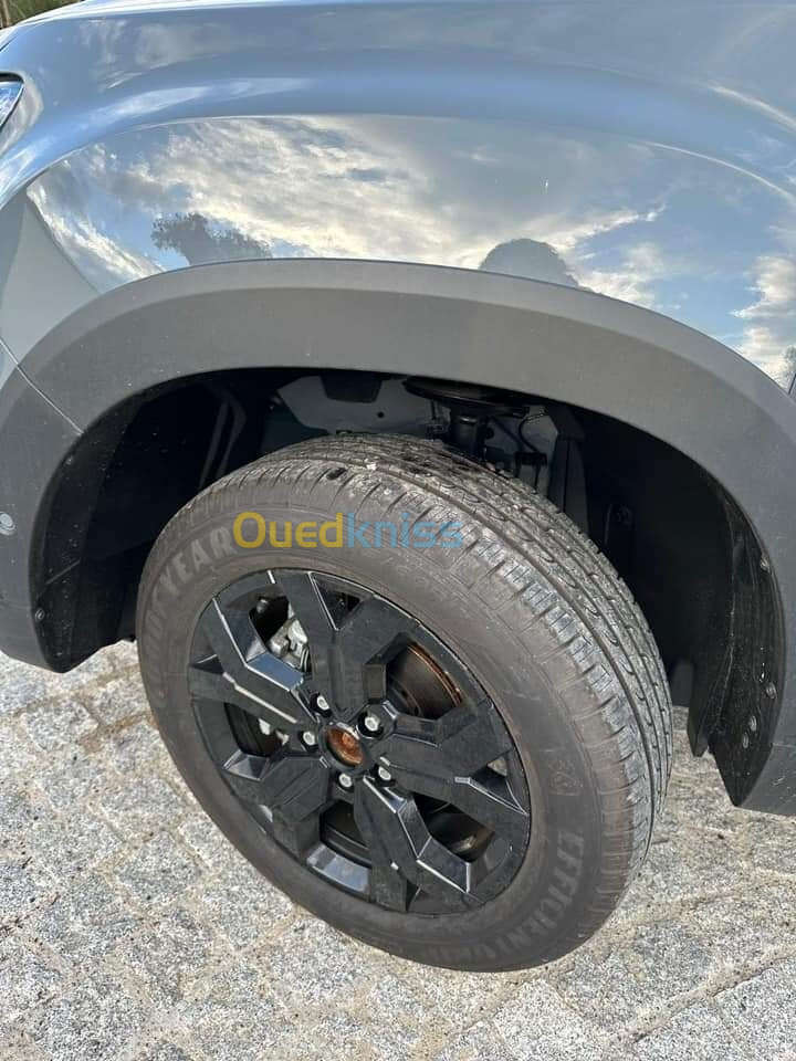 Renault Duster gold 2024 