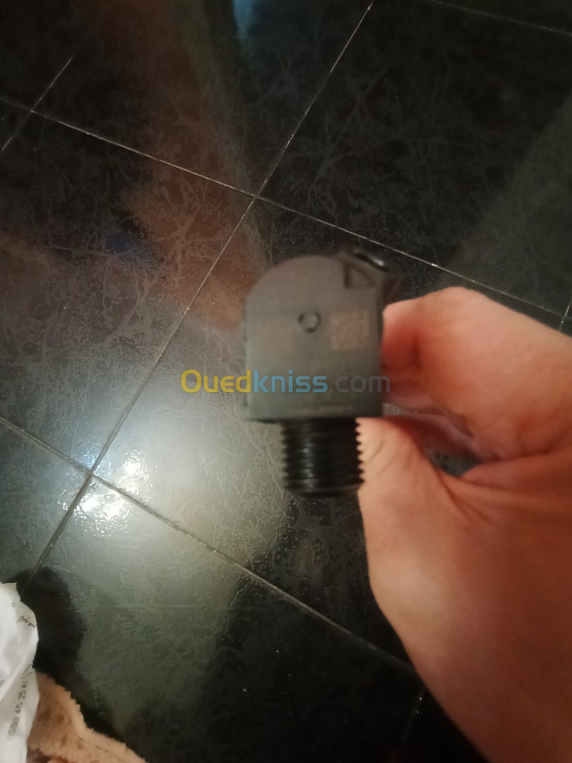 Injecteur Mercedes om651 avec retour 