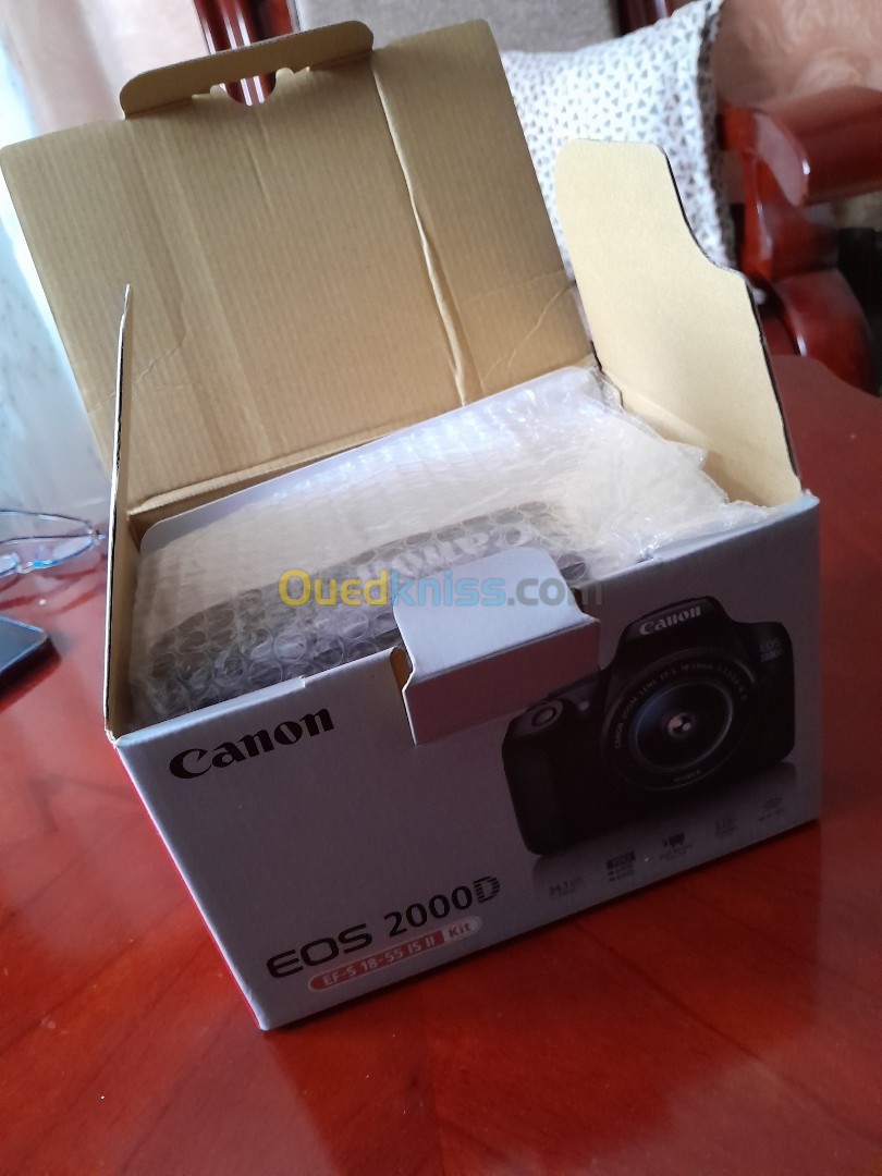 Canon EOS 2000D