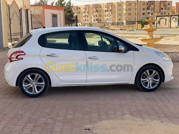 Peugeot 208 2014 Allure