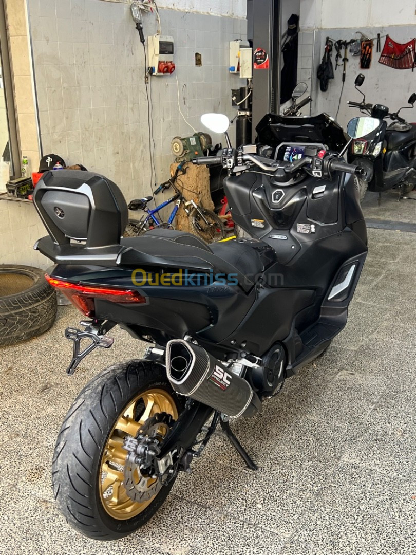 Yamaha Tmax 562 2022