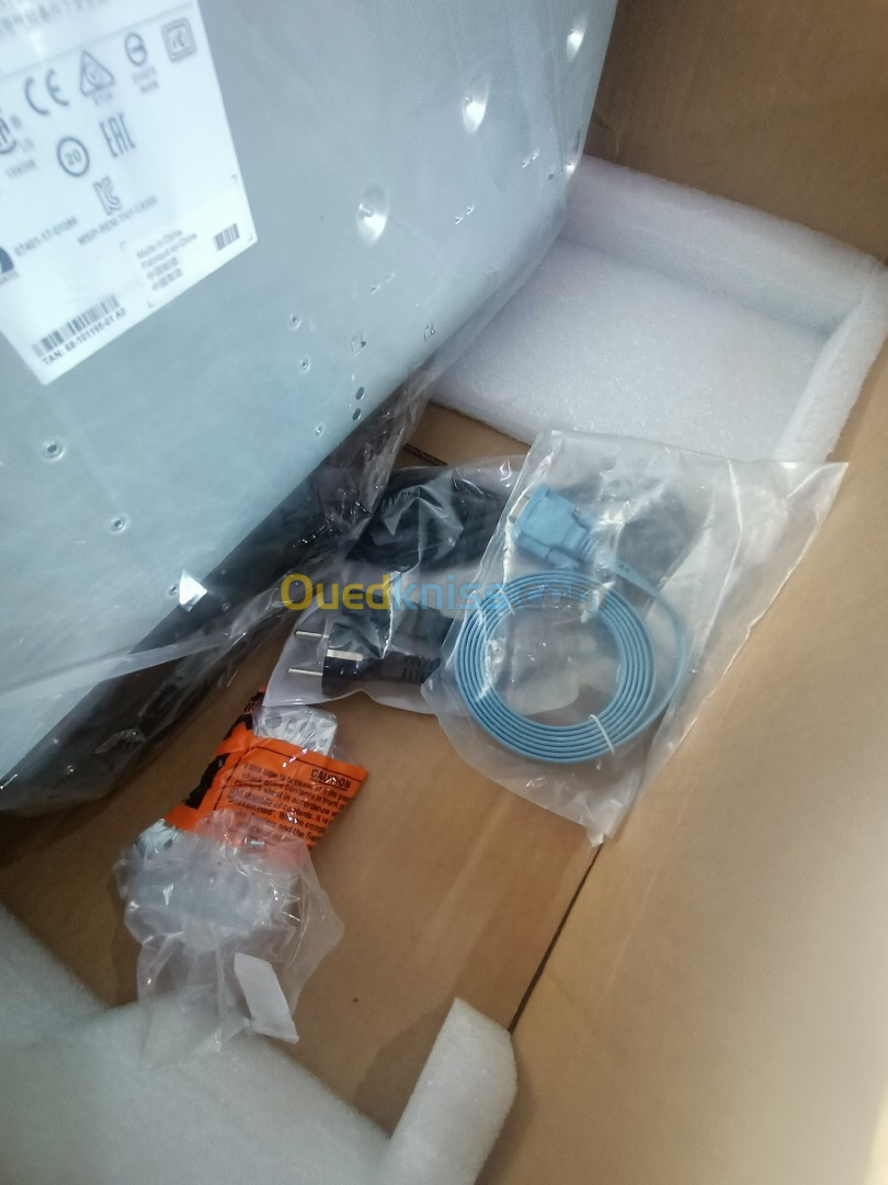 Switch Cisco L3 C9300-48UXM-E