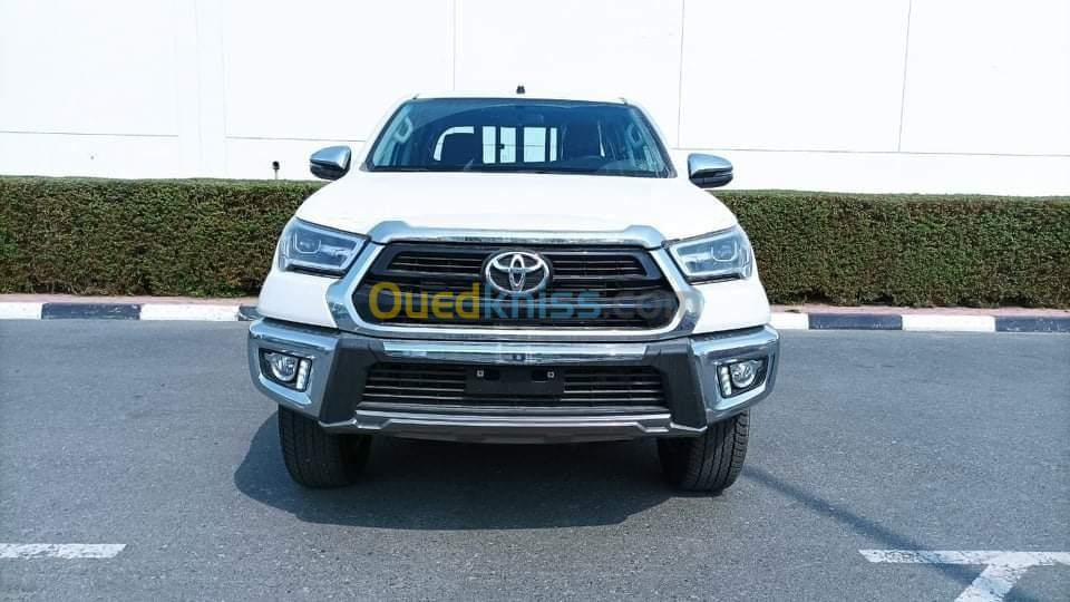 Toyota hilux 2024 OMAEN