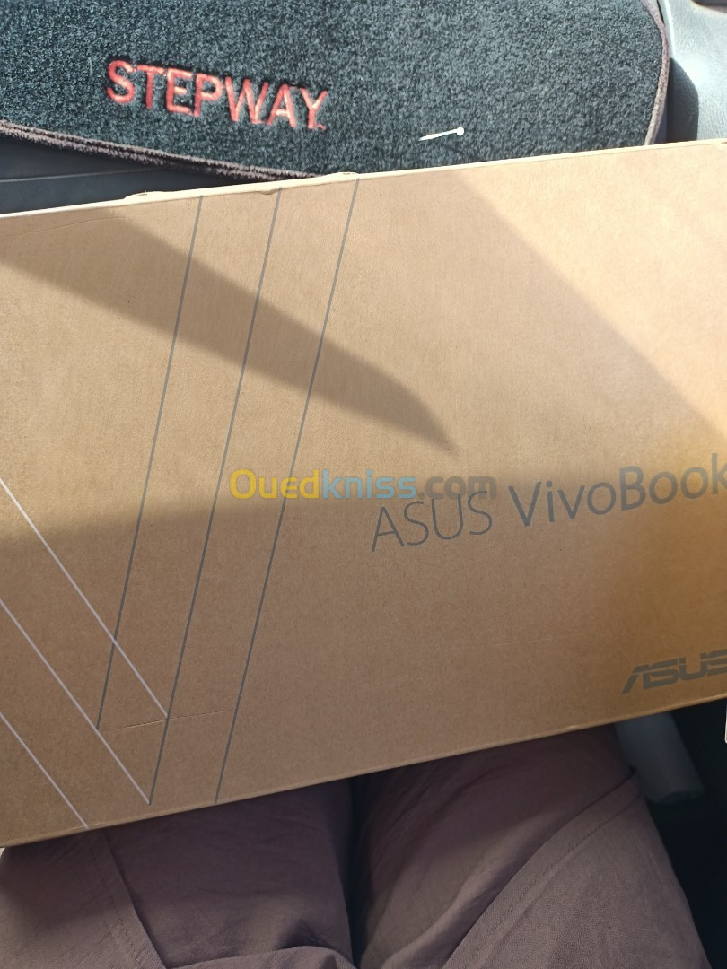 Asus vivobook flip 14 11eme génération core intel i7 Ram 16 GB et 512 GB SSD écran tactile rotation 360° stylo écran 