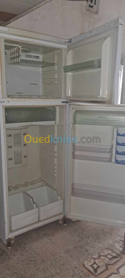 refrigerateur ariston 600 litres