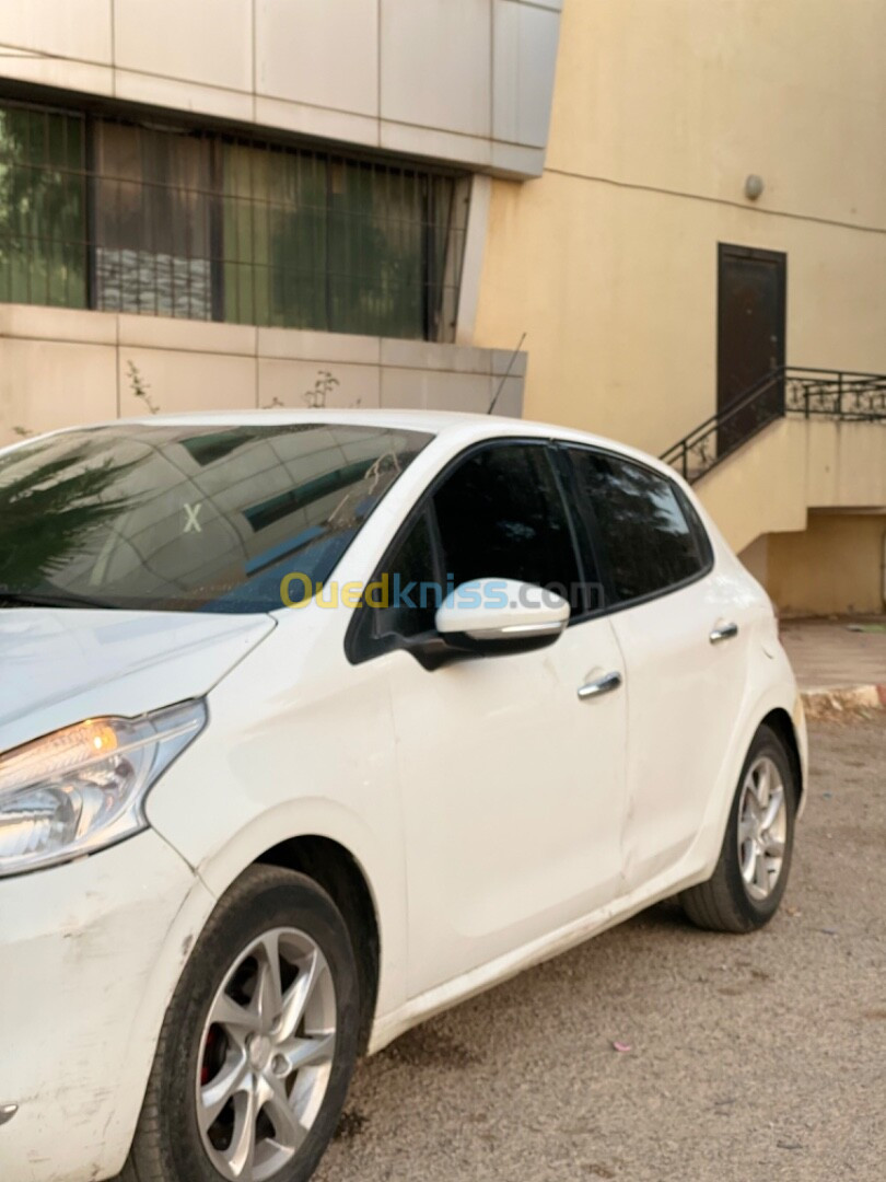 Peugeot 208 2013 