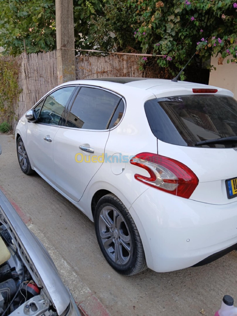 Peugeot 208 2015 Allure