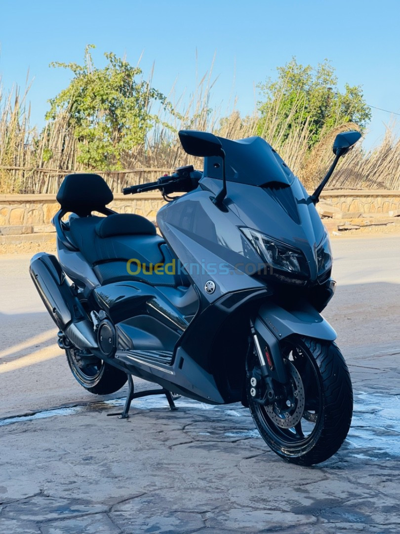 Tmax lux max Yamaha 2016