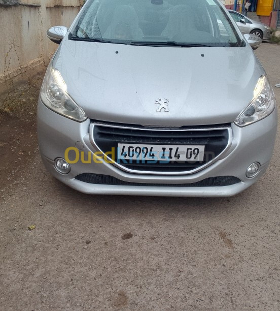 Peugeot 208 2014 Silver Line