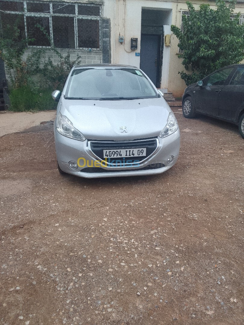 Peugeot 208 2014 Silver Line