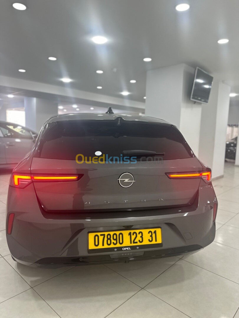 Opel Astra 2023 