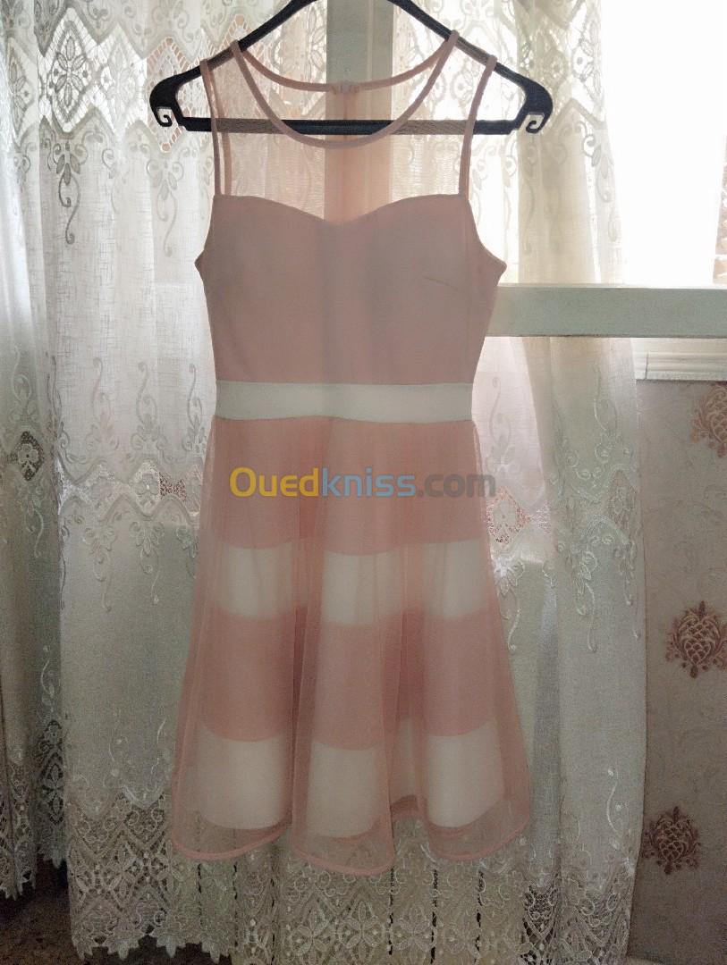 Robe dentelle rose et blanche 