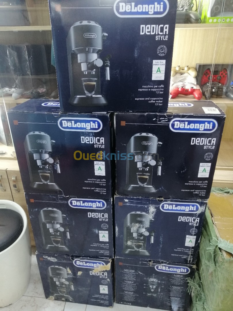 DELONGHI Dedica style EC685M noir Machine À Café 44000