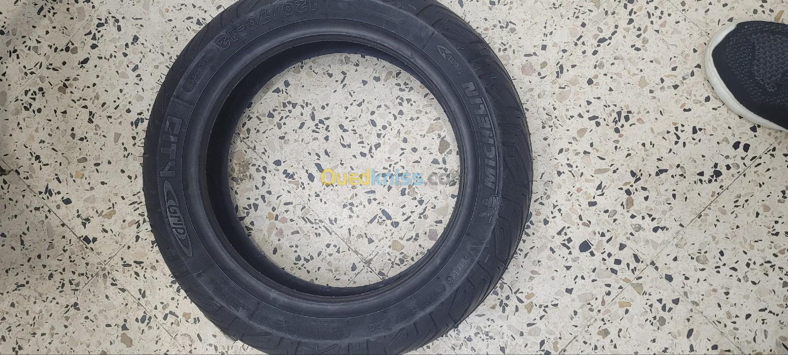 Pneus Michelin 120/70-12