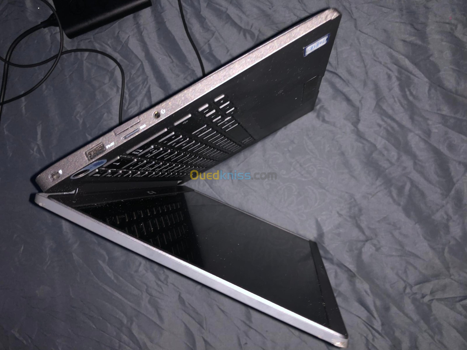 ordinateur portable DELL ATITUDE 7400 CARBON I7.8TH generation 16GB RAM 256GB ROM