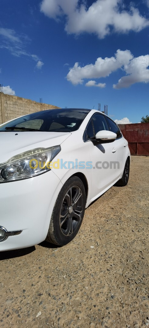 Peugeot 208 2015 Allure